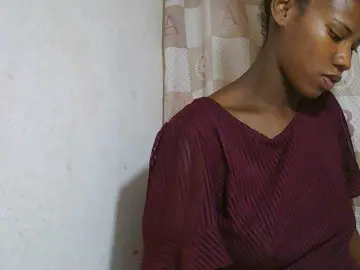 Sexy-Sarah  live sex cam