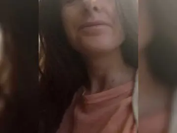 Erine9900  live sex cam