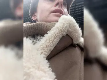 Erine9900  live sex cam