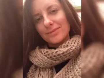 Erine9900  live sex cam