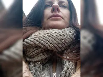 Erine9900  live sex cam