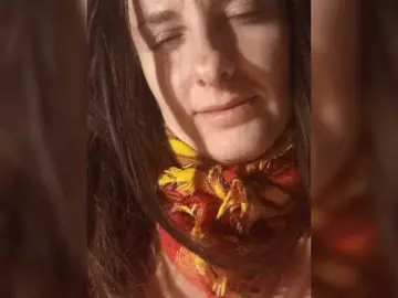 Erine9900  live sex cam