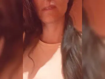 Erine9900  live sex cam