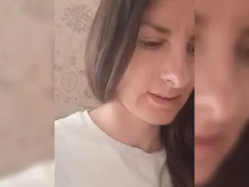 Erine9900  live sex cam