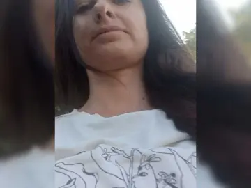 Erine9900  live sex cam