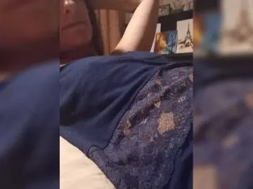 Erine9900  live sex cam