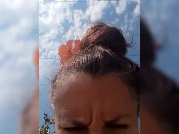 Erine9900  live sex cam