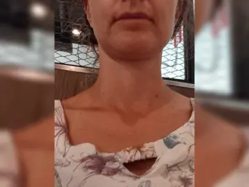 Erine9900  live sex cam