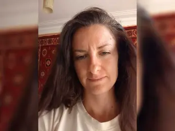 Erine9900  live sex cam