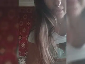Erine9900  live sex cam