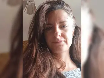 Erine9900  live sex cam