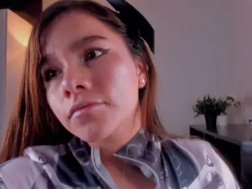 MIA-MORALEZ  live sex cam