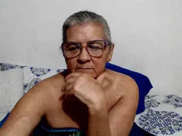 Candy-mature  live sex cam