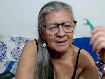 Candy-mature  live sex cam