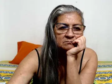 Candy-mature  live sex cam