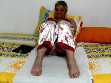 Candy-mature  live sex cam