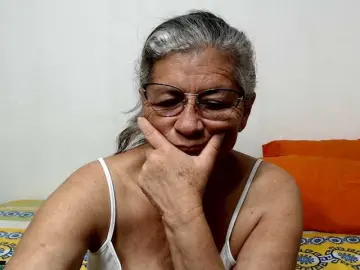Candy-mature  live sex cam