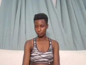 Sexxyie  live sex cam