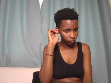 Sexxyie  live sex cam