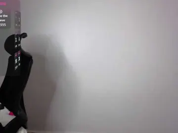 FreakkyAira  live sex cam