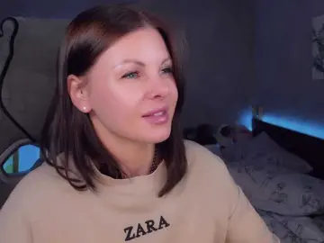 LiluDallass  live sex cam