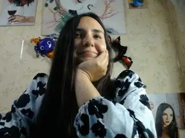 Bombshellnika  live sex cam