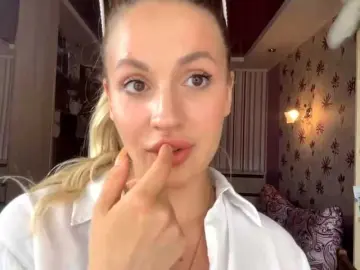 ElsyBraman  live sex cam