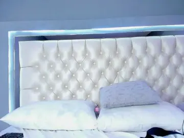 Megan-foxxx  live sex cam