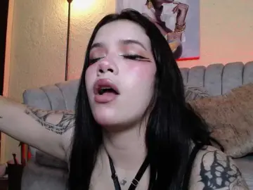 Annybutty  live sex cam