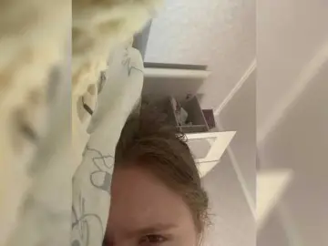 Kisssssesmee  live sex cam