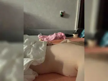 Kisssssesmee  live sex cam