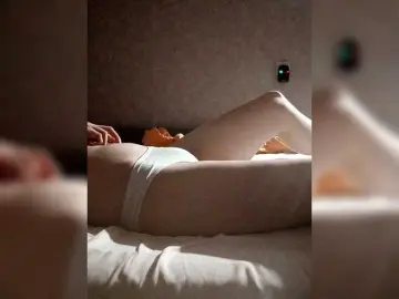 Kisssssesmee  live sex cam