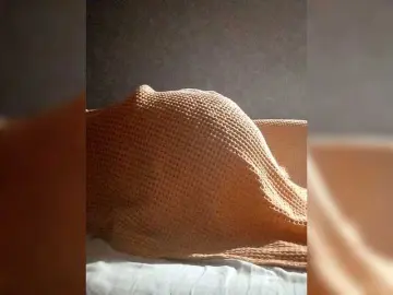 Kisssssesmee  live sex cam