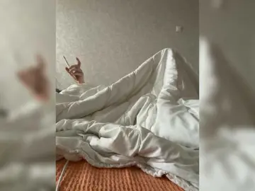 Kisssssesmee  live sex cam