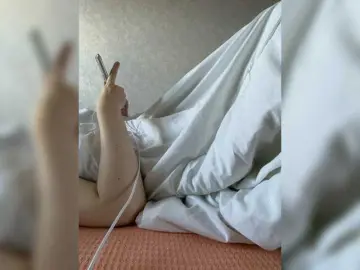 Kisssssesmee  live sex cam