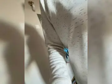Kisssssesmee  live sex cam
