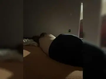 Kisssssesmee  live sex cam