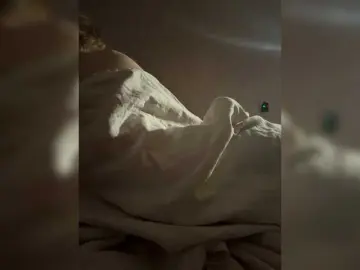 Kisssssesmee  live sex cam
