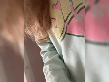 Kisssssesmee  live sex cam