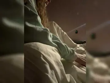 Kisssssesmee  live sex cam