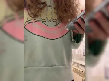 Kisssssesmee  live sex cam