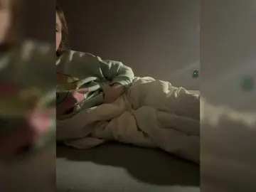 Kisssssesmee  live sex cam