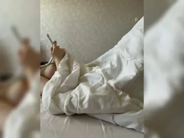 Kisssssesmee  live sex cam