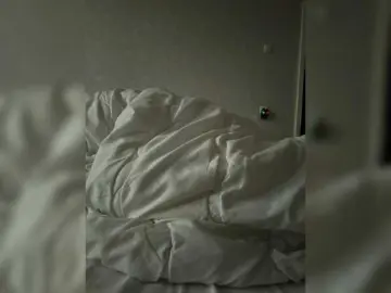 Kisssssesmee  live sex cam