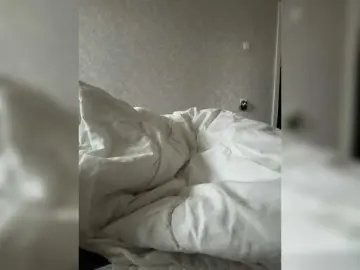 Kisssssesmee  live sex cam