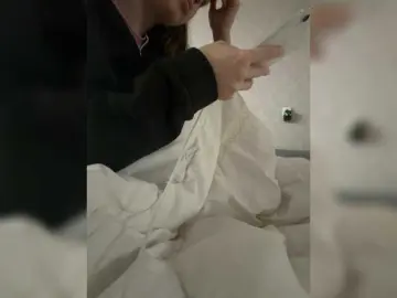 Kisssssesmee  live sex cam