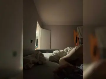 Kisssssesmee  live sex cam