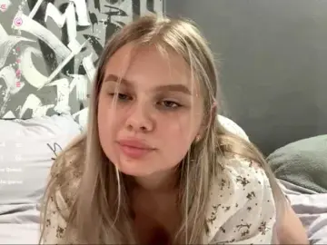 LakeshiaBuesing  live sex cam