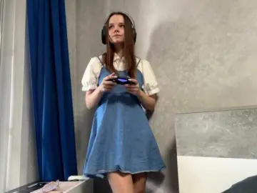 QueenieStuber  live sex cam