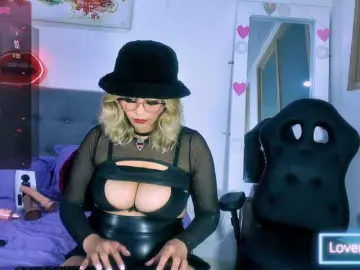 Sharlott-3  live sex cam
